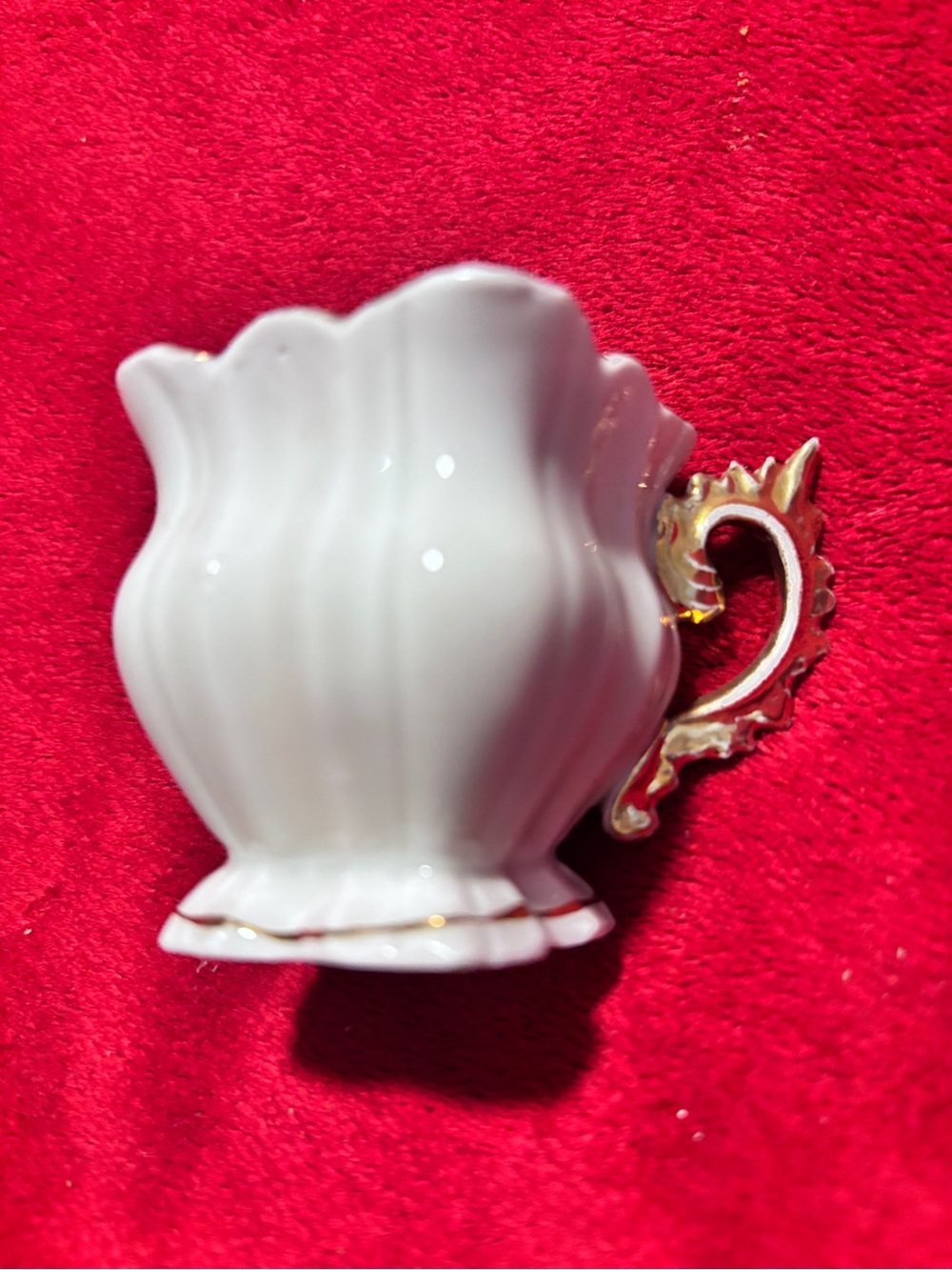 VTG White Porcelain Cup with Ornate Gold Inside Lined Bottom and Handle 2x2.25